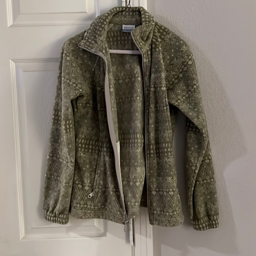 Super cute Columbia full zip